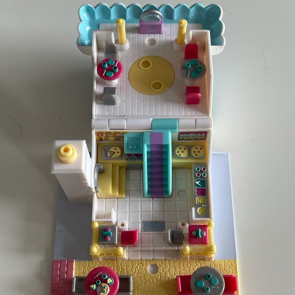 1993 Polly Pocket Pizzeria - Picture 3 of 8